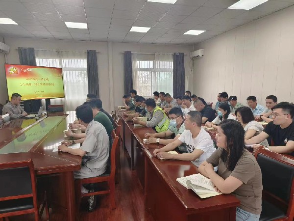 【理論宣講】鑫巖石料開展“統(tǒng)一思想，為實(shí)現(xiàn)工業(yè)倍增、項(xiàng)目突破增磚添瓦”宣講活動(dòng)